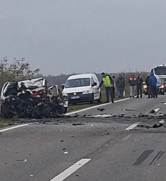 NEOPISIVA TUGA: Ovo su otac i sin koji su poginuli u sudaru kod Vršca! Automobil potpuno uništen!