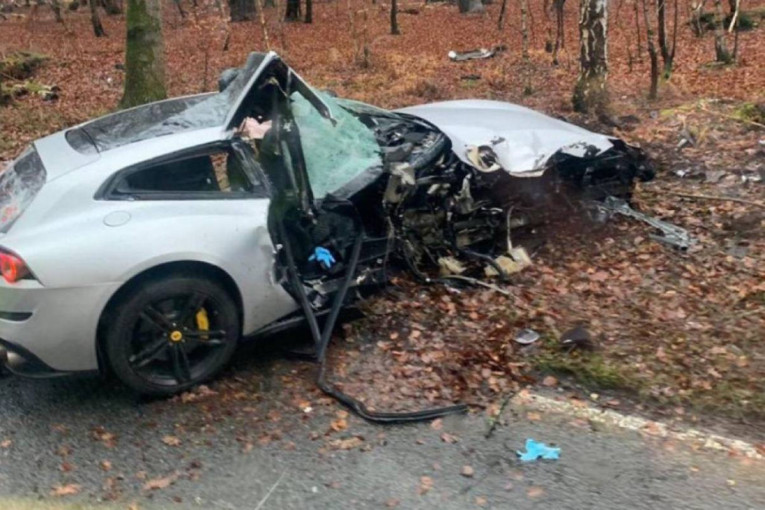 TEŠKA NESREĆA FUDBALERA VEST HEMA: Sekli su auto da bi ga izvukli iz olupine! (FOTO)