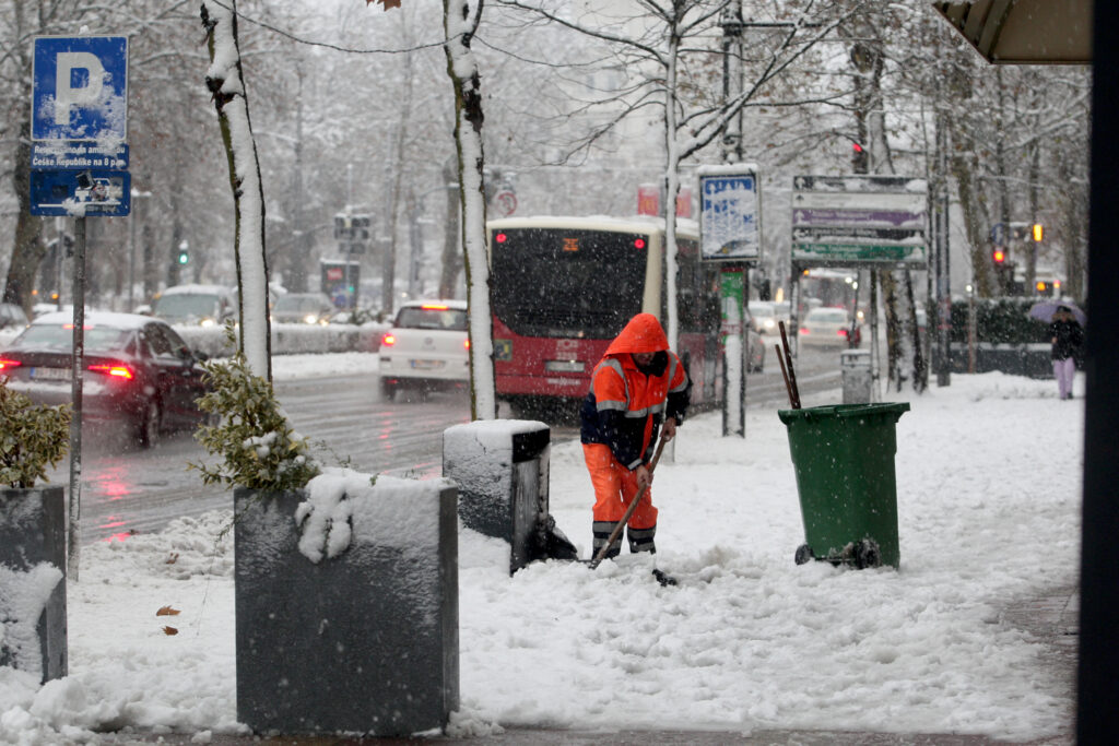 SNEG NEĆE STATI: Očekuje se još pola metra snega RHMZ upozorava