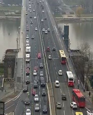 BEOGRAD STOJI OD RANOG JUTRA: Kolaps na Slaviji, sve usporeno i kroz Novi Beograd!