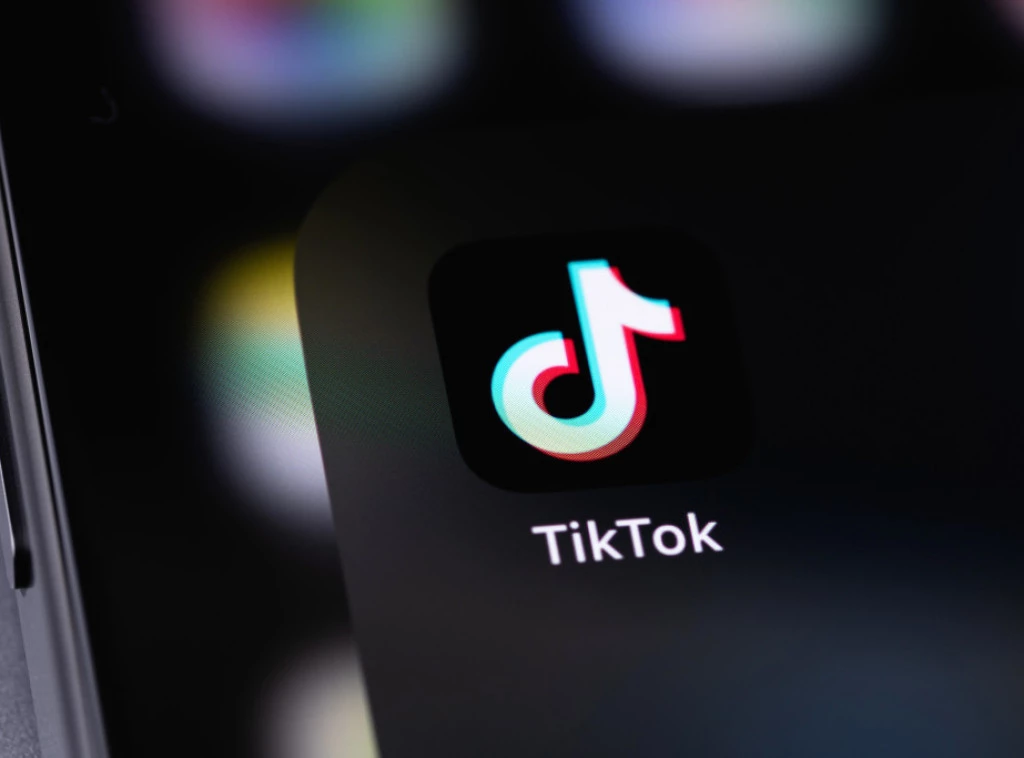 SVE VIŠE KORISNIKA TIKTOKA PRELAZI NA DRUGU PLATFORMU: „Tiktok” je suočen sa mogućom zabranom u SAD