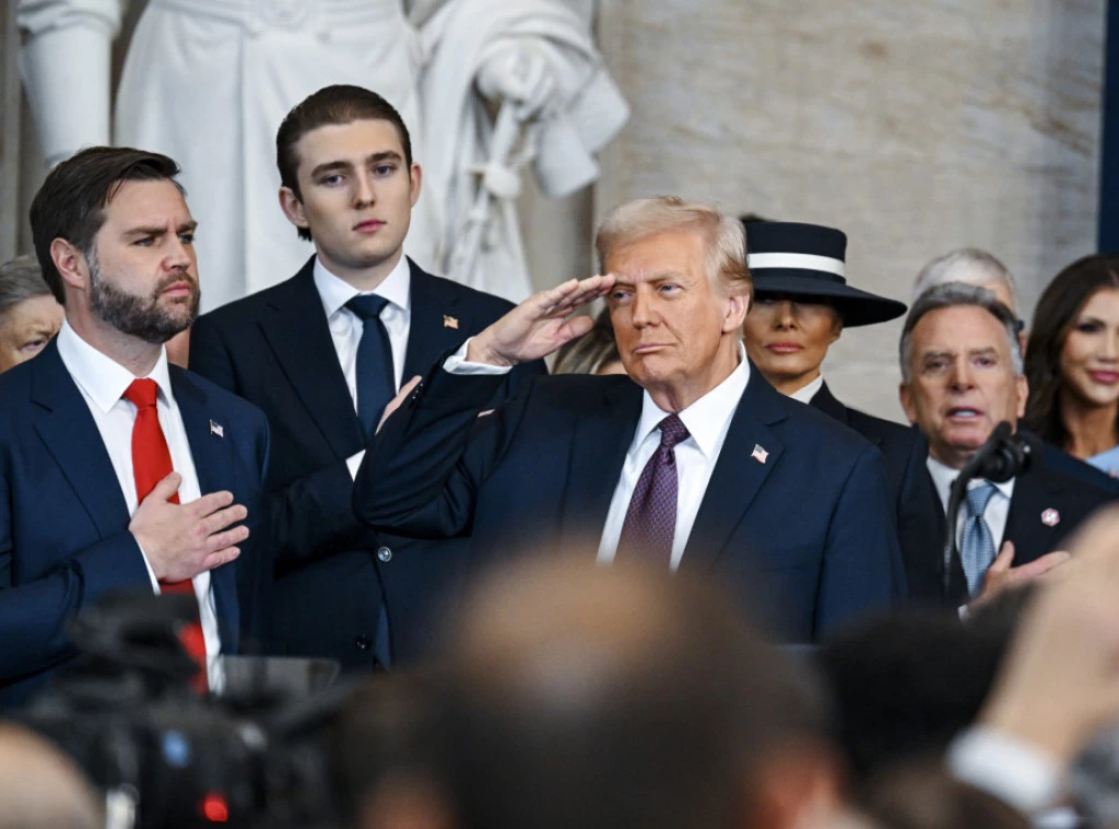 STOJIMO NA PRAGU ČETIRI NAJVEĆE GODINE U AMERIČKOJ ISTORIJI: Državnom himnom SAD završena inauguracija Donalda Trampa