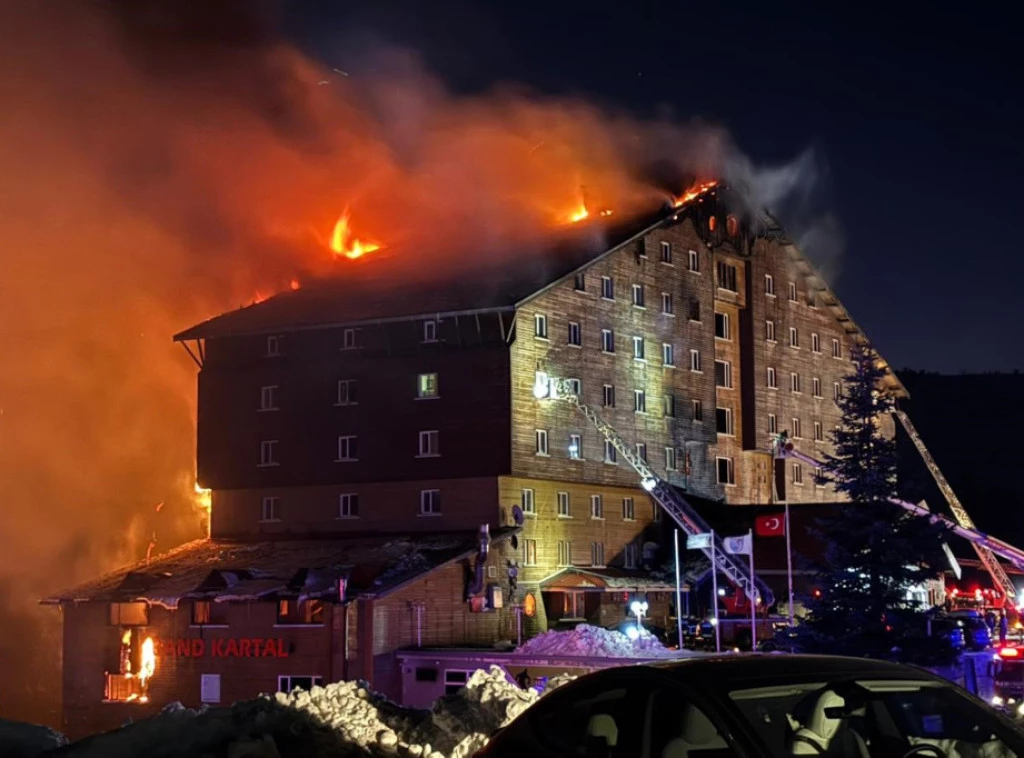 U TURSKOJ BROJ POGINULIH PORASTAO: Preminulo je 66 osoba, povređeno više od 50