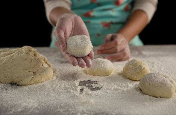 RECEPT ZA KUGLICE OD TESTA KOJE SE PRAVE NA BOGOJAVLJENJE: Ovaj običaj se čuva i prenosi s kolena na koleno