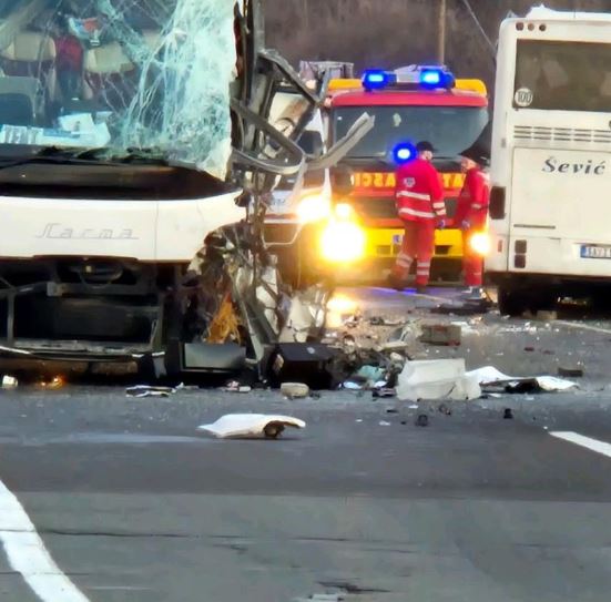 VOZAČ AUTOBUSA POGINUO: Detalji teške saobraćajne nesreće kod Umke!