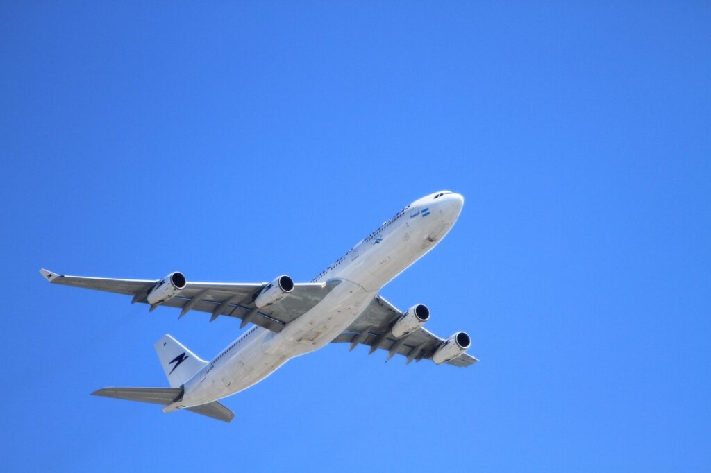 STIŽU JEZIVI SNIMCI SA LICA MESTA: Zapalio se avion, prevozio je više od 170 putnika (FOTO/VIDEO)