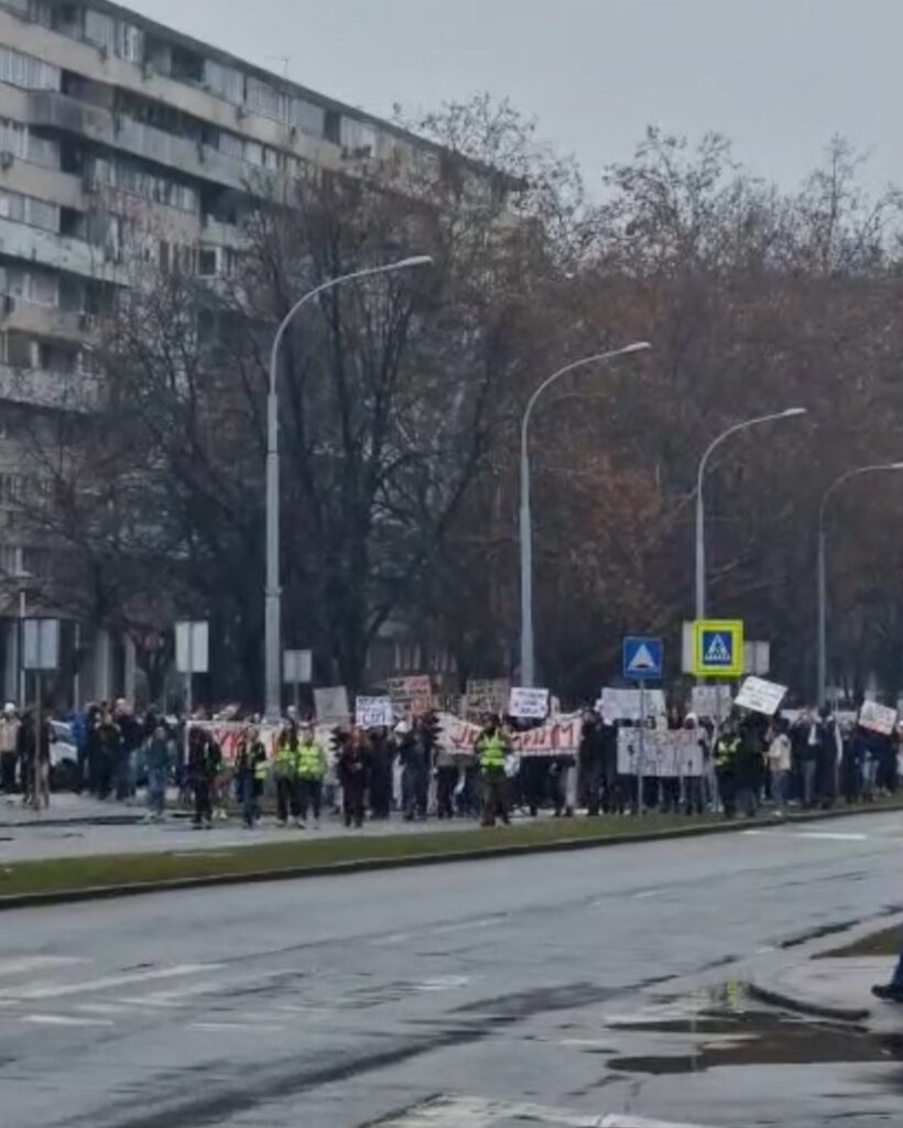 Generalni štrajk u Srbiji – protestne šetnje đaka i studenata, odata pošta u 11.52