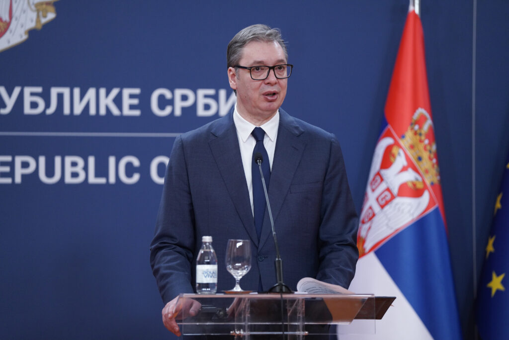 PREDSEDNIK MAĐARSKE URUČUJE ORDEN VUČIĆU: Svečana ceremonija uručenja Velikog krsta ordena za zasluge u Šandor palati