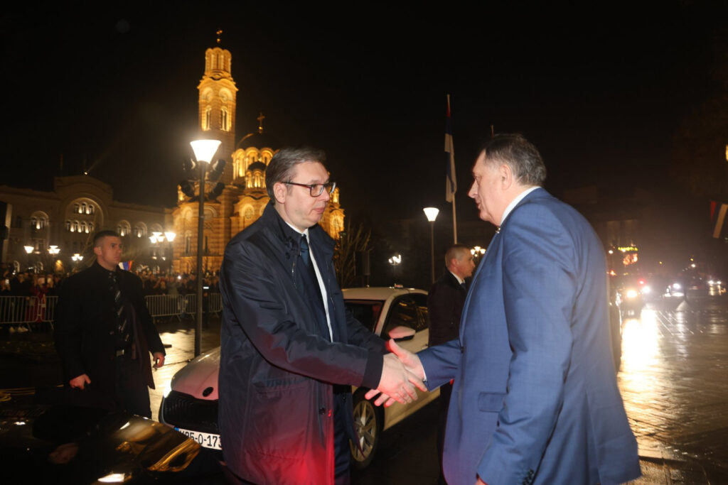 OVO JE TEŽAK DAN ZA SRPSKI NAROD: Aleksandar Vučić stigao u Banjaluku, obratio se okupljenim građanima