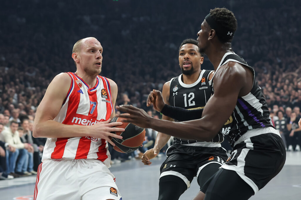 DESETINE HILJADA EVRA I UMNJENJE KAPACITETA ARENE: Drakonske kazne za „Partizan“ i „Crvenu zvezdu“ posle derbija