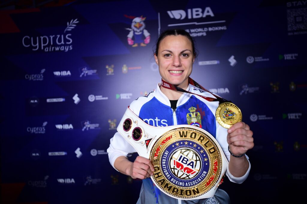 BEBA OSTAVLJENA U PORODILIŠTU DANAS JE ŠAMPIONKA SVETA: Anđela Branković ušla u istoriju srpskog boksa