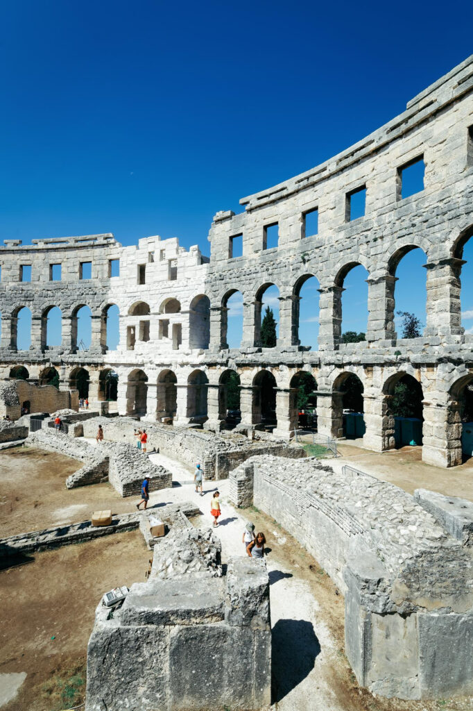 STRANAC PAO SA ZIDIĆA ISPOD PULSKE ARENE: Nemački državljanin teško povređen