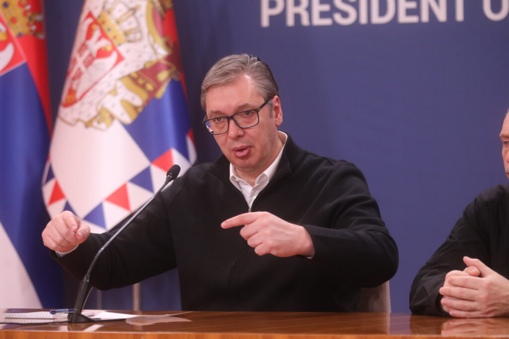 DAĆU SVE OD SEBE DA NE BUDEM ONAJ KOJI ĆE MORATI DA RAZGOVARA SA REKTOROM: Vučić ponosan na činjenicu da 99 odsto studenata nije želelo incidente