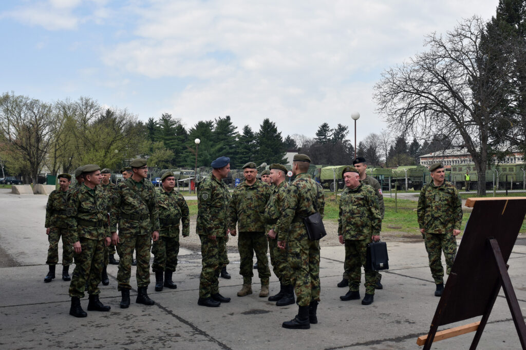 GENERAL-POTPUKOVNIK U OBILASKU GARNIZONA: Sagledavanje života i rada Kopnene Vojske u Kruševcu