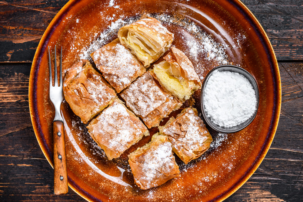 RECEPT DANA: Bougatsa – slatko grčko pecivo od limuna, griza i vanile