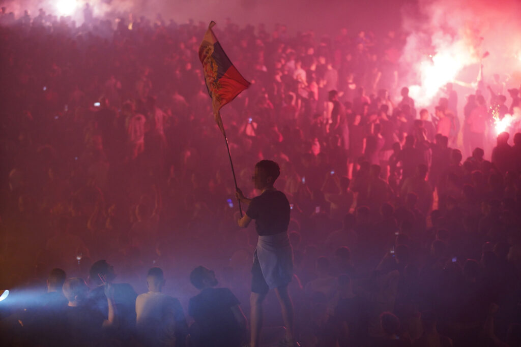 AKCIJA NA TRGU REPUBLIKE: Delije pokazale kako se čestita rođendan voljenom klubu!