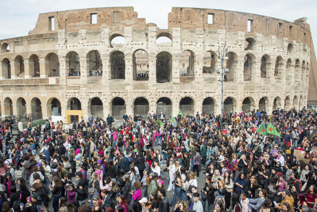 U ČAK 60 GRADOVA: Dan žena u Italiji obeležen protestnim šetnjama