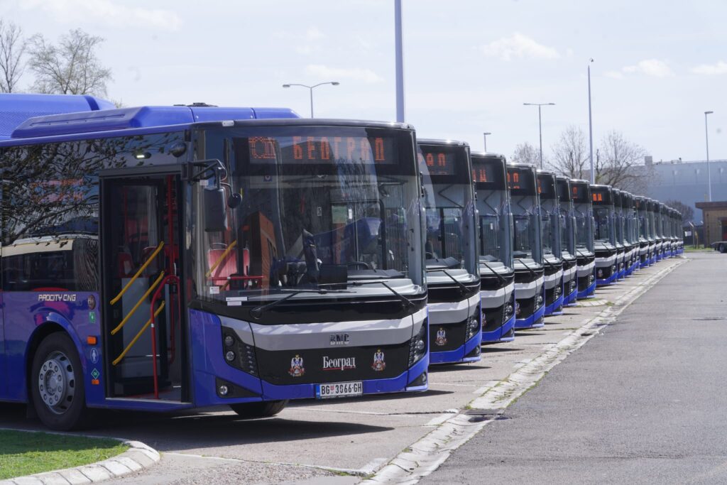 NASTAVLJENA BLOKADA BEOGRADA: Vozila GSP-a povučena sa ulica u depoe