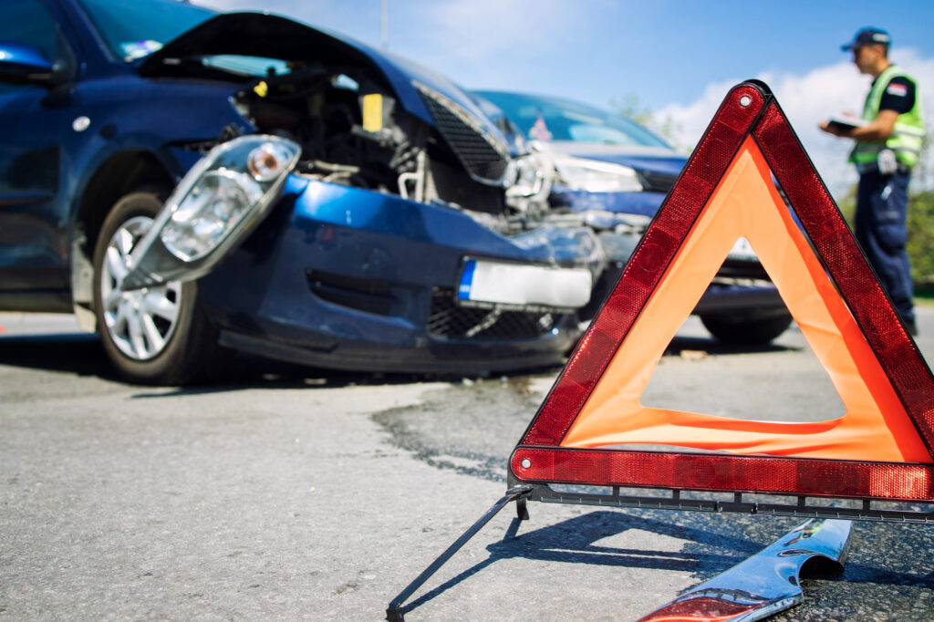 AUTOMOBIL SMRSKAN, IMA POVREĐENIH OSOBA: Saobraćajna nezgoda u centru Beograda