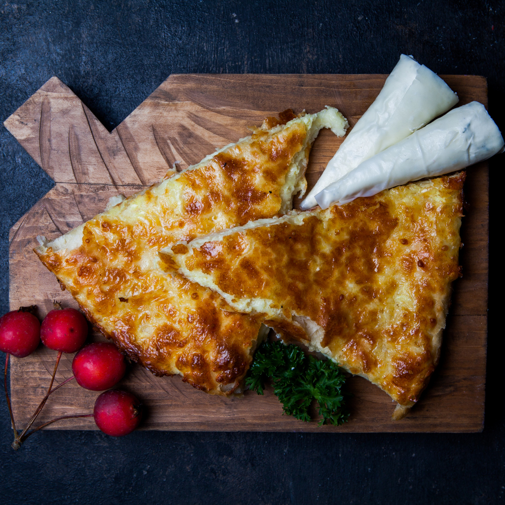 SPREMITE SVOJU NAJBOLJU TEPSIJU: Recept za prvoklasni burek sa mesom