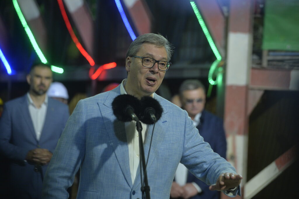 HODAM ISPRED VAS DA BUDEM ŠTIT: Prvo oglašavanje Vučića nakon zdravstvenih problema