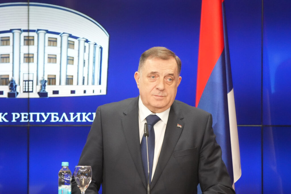 SRBIJI JE POTREBNIJI VIŠE NEGO IKADA: Dodik i Vučić razgovarali telefonom