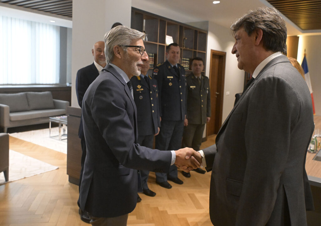 SARADNJA U OBLASTO ODBRANE: Gašić se sastao sa ambasadorom Francuske