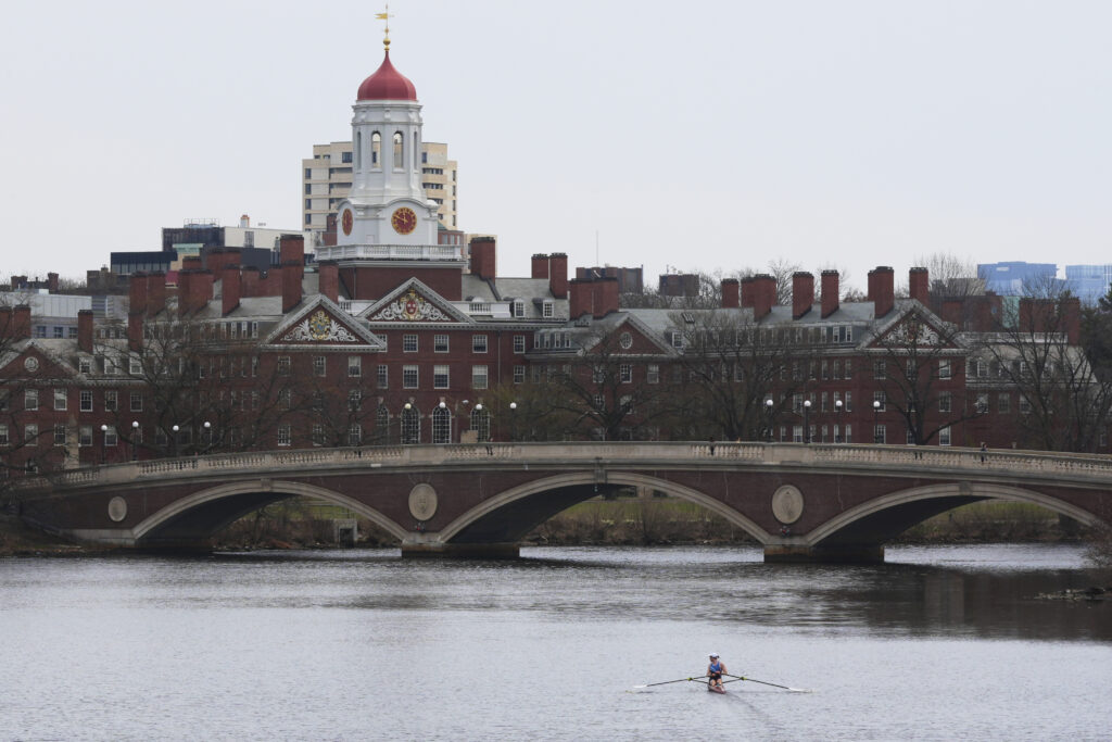 JOŠ JEDAN PRITISAK NA FAKULTETE U AMERICI: Blokirana mogućnost Univerziteta Harvard da upisuje strane studente