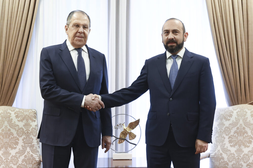 NEMA RAZLOGA ZA UKRAJINIZACIJU: Lavrov izjavio da je Jermenija saveznik Rusije