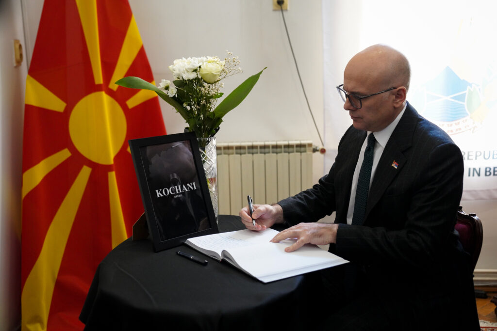 VEČNA SLAVA I POMEN SVIM JUNACIMA: Miloš Vučević čestitao je svim građanima Srbije 9. maj