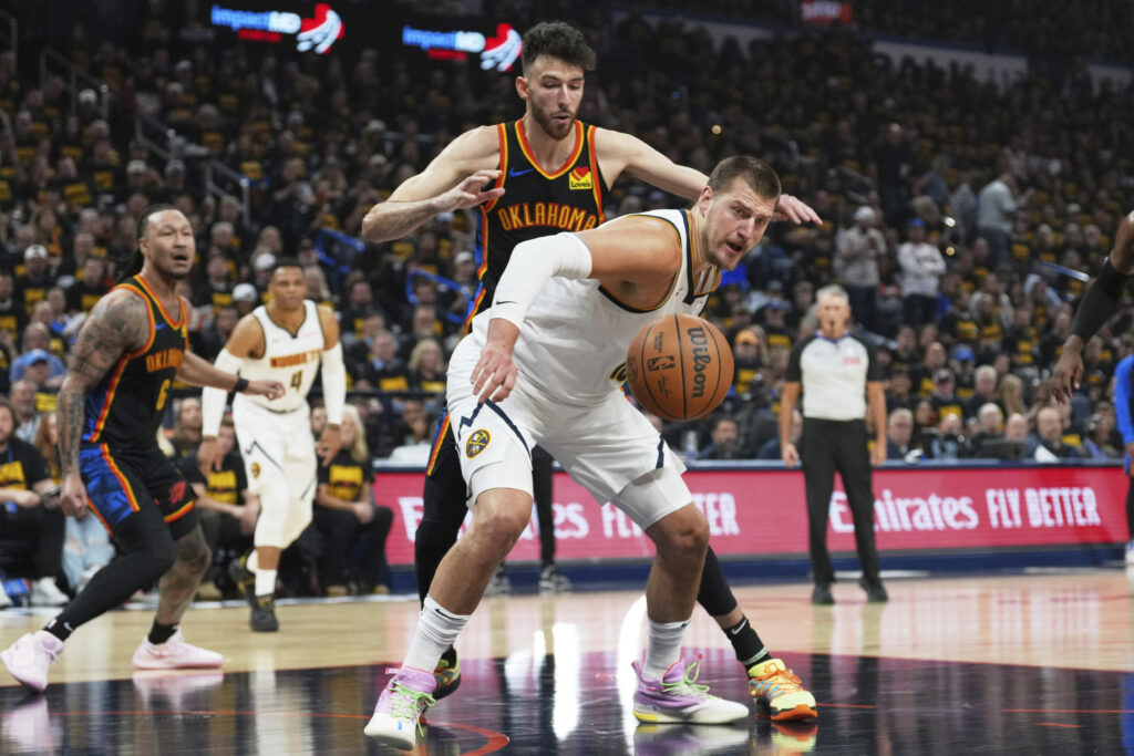 NAVIJAČI DENVERA BESNI: Nikola Jokić isključen zbog šest faulova