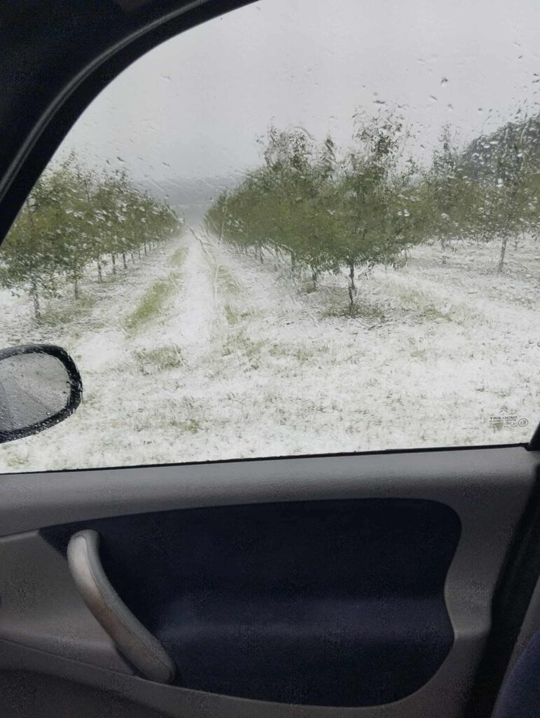 NEVREME NE PRESTAJE: Snažan grad pogodio auto-put Miloš Veliki