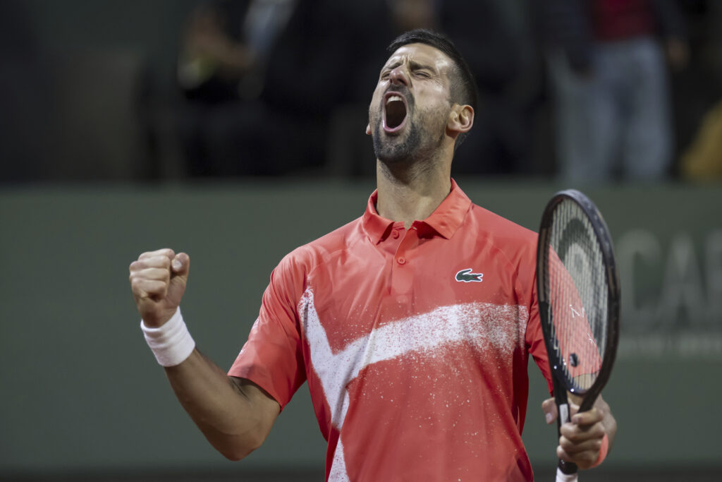 ROĐENDANSKI KA POLUFINALU: Novak Đoković pobedio Matea Arnaldija rezultatom 6:4, 6:4.