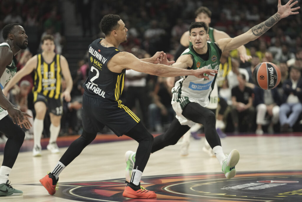 TURSKI KLUB PRVI FINALISTA EVROLIGE: Košarkaši Fenerbahčea pobedili Panatinakois