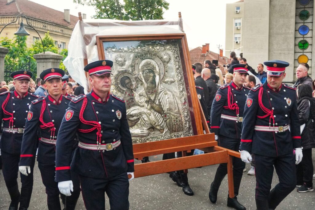 NE MOŽEMO BITI SLUGE BOŽIJE AKO NE SLUŽIMO JEDNI DRUGIMA: Počela je Spasovdanska litija