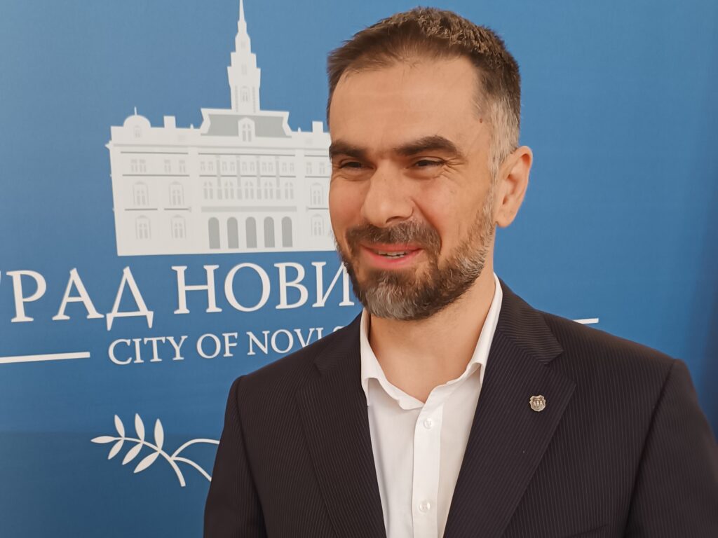 SVI BI TREBALO DA BUDU UKLJUČENI: Gradonačelnik Novog Sada o spomen-obeležju na mestu tragedije