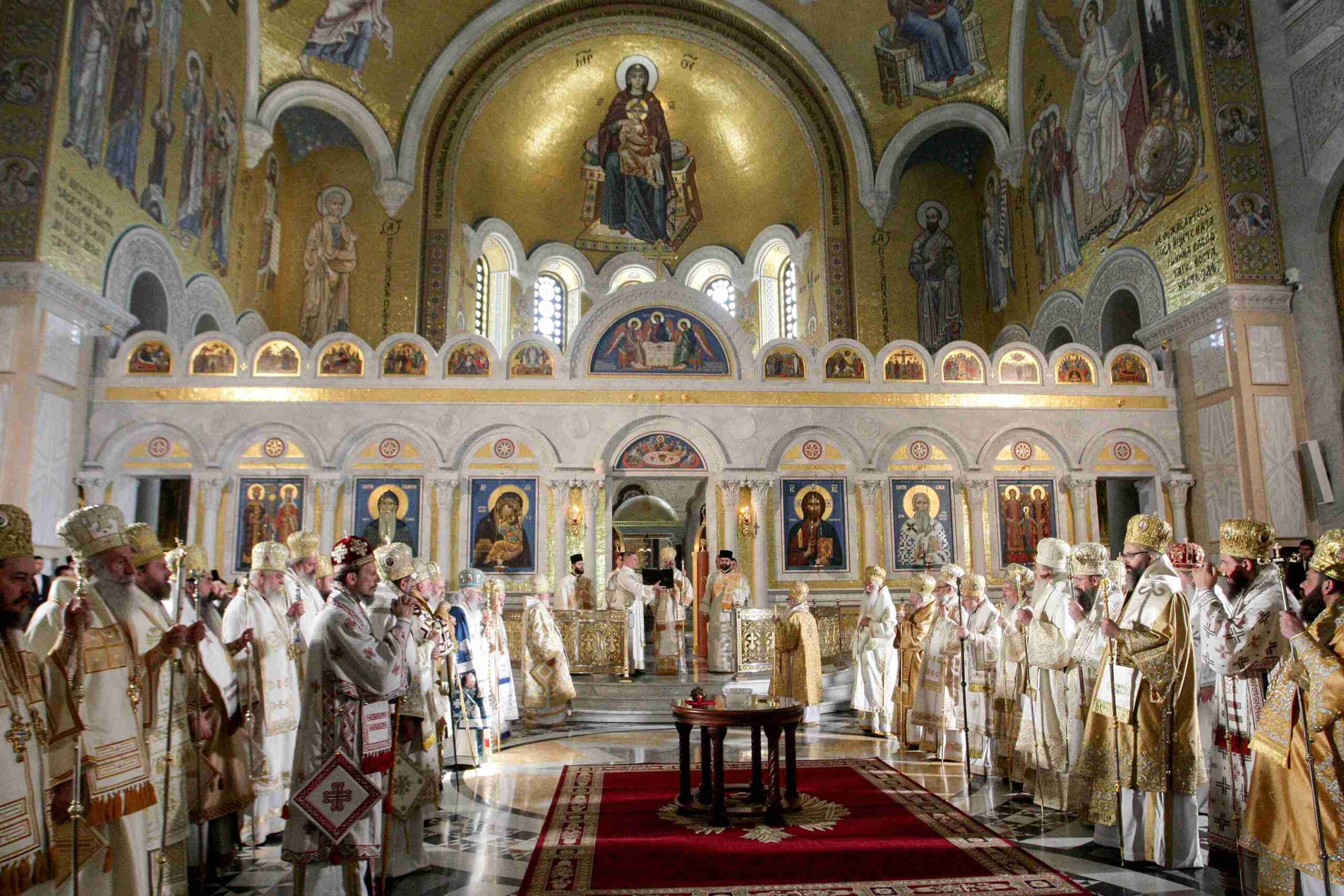Hram Svetog Save liturgija