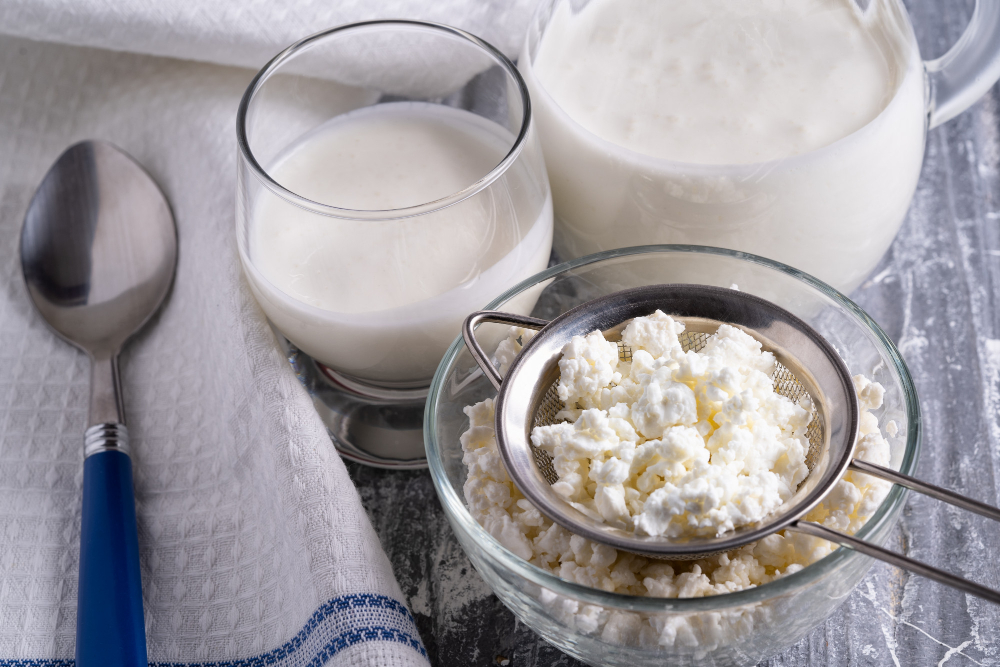 KISELI NAPITAK KOJI REGULIŠE RAD PROBAVNOG SISTEMA: Zašto je kefir toliko zdrav i kakav uticaj ima na creva?