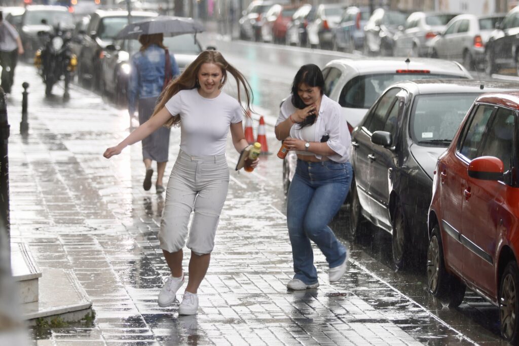 MOGUĆE NEPOGODE S GRADOM I OLUJNIM VETROM: RHMZ popalio meteoalarme