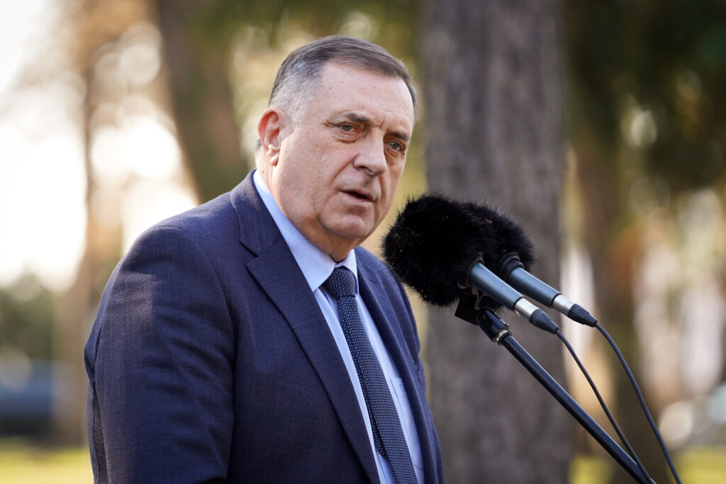 OBELEŽAVAMO VAŽNE DATUME, UGLAVNOM SU TUŽNI SKUPOVI: Dodik se obratio na obeležavanju 30 godina od akcije „Bljesak“