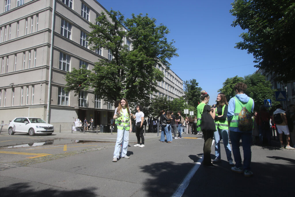 BLOKIRANA PALATA PRAVDE U NOVOM SADU: Protesti u ovim gradovima Srbije