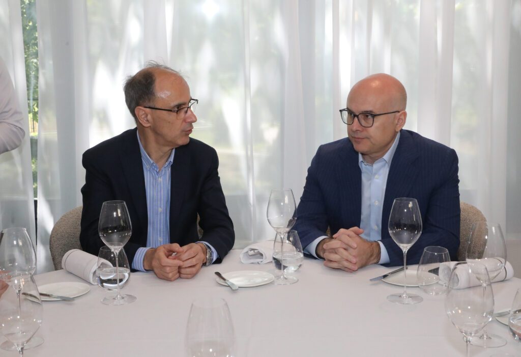NAJVAŽNIJE JE POBOLJŠANJE ŽIVOTNOG STANDARDA: Detalji razgovora premijera Macuta i Vučevića