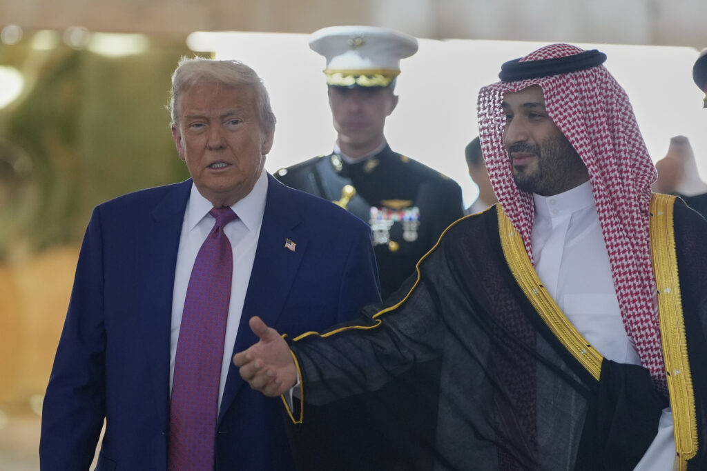 PONUDIĆE PAKET ORUŽJA VREDAN 100 MILIJARDI DOLARA? Tramp stigao u Saudijsku Arabiju