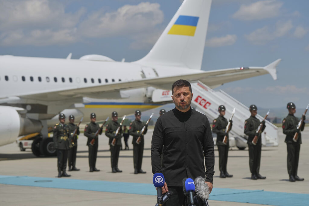 NIVO SASTAVA DELEGACIJE IM JE DEKORATIVAN: Volodimir Zelenski žestoko prozvao Ruse