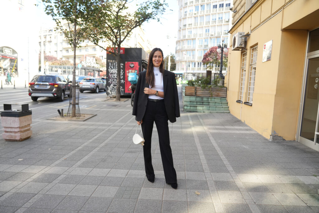PROVOKATIVAN KUPAĆI UZ NESVAKIDAŠNJI NAKIT: Ana Ivanović izazovnim izdanjem zapalila Instagram
