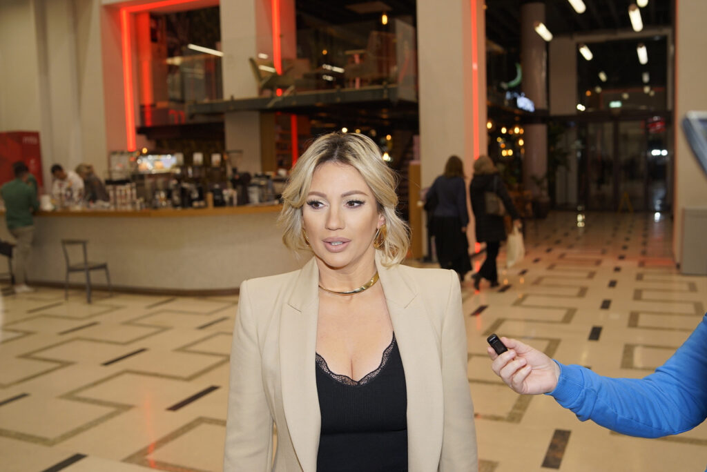 NE ZNAM ZAŠTO JE TO ISPRIČALA: Ana Kokić progovorila o Mahrini, pevačica šokirala potezom