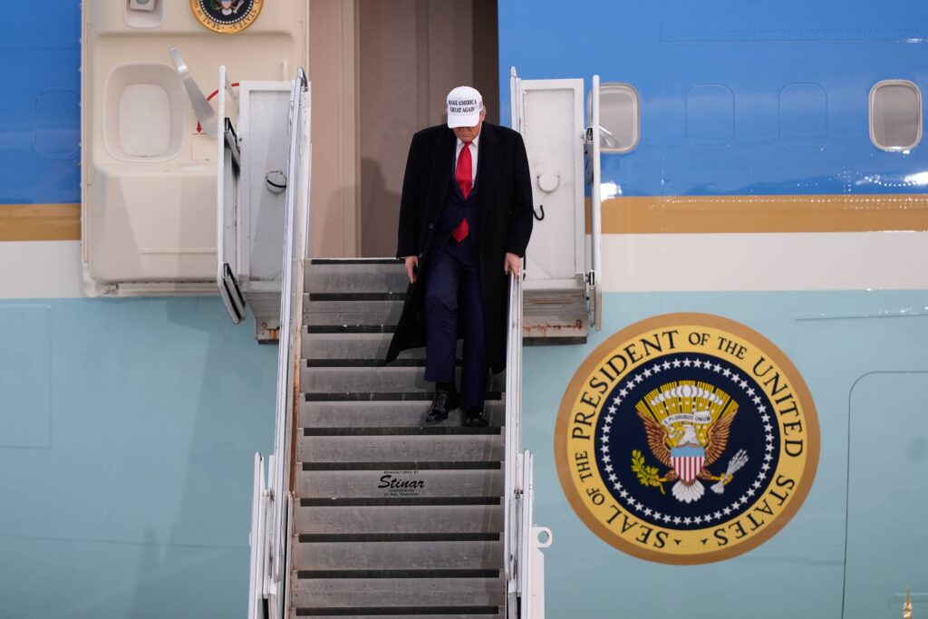 ONI NE POBEĐUJU U OVOM RATU: Donald Tramp o želji Irana na razgovore