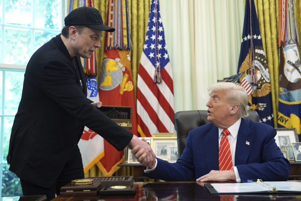 UPUTIO OZBILJNE OPTUŽBE PA SE PREDOMISLIO: Ilon Mask obrisao objavu o Donaldu Trampu