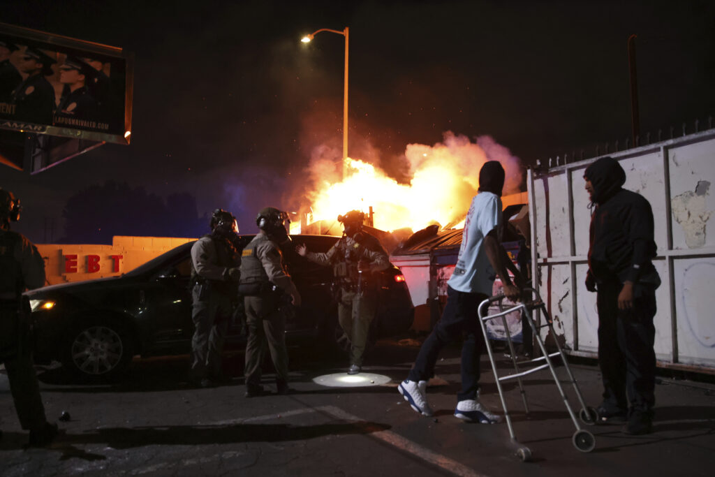 POLICIJA KORISTILA GUMENE METKE: Haosi na ulicama ne prestaju, demonstranti se ne povlače