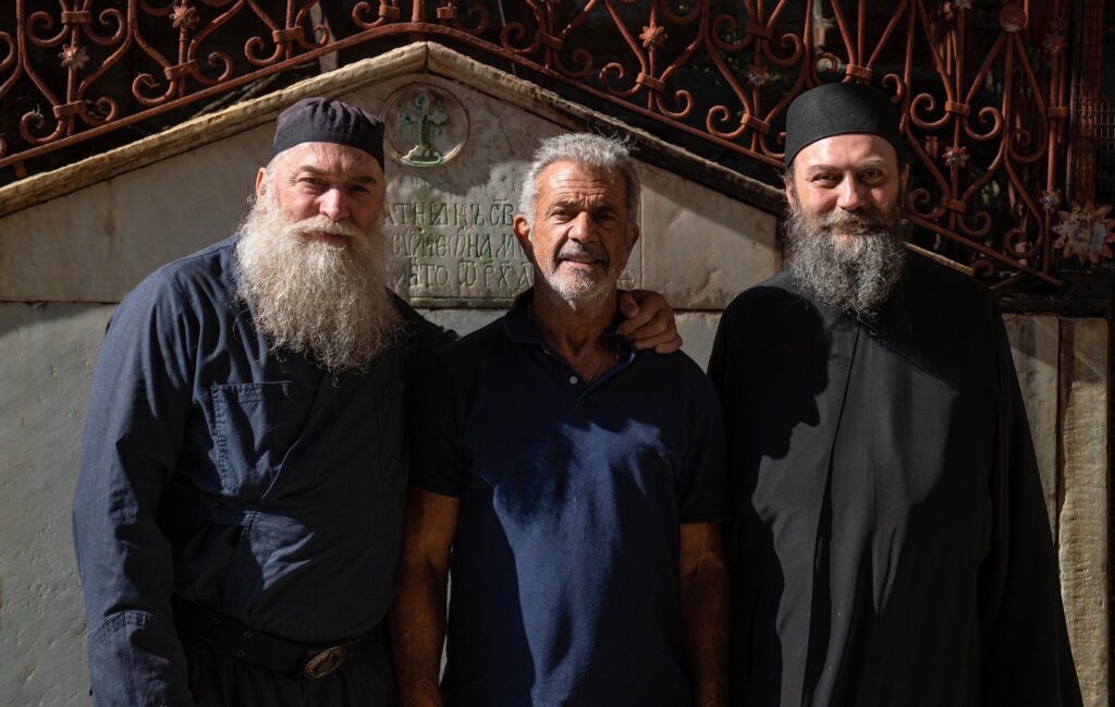NA SVETOJ GORI ĆE BORAVITI NEKOLIKO DANA: Mel Gibson posetio manastir Hilandar